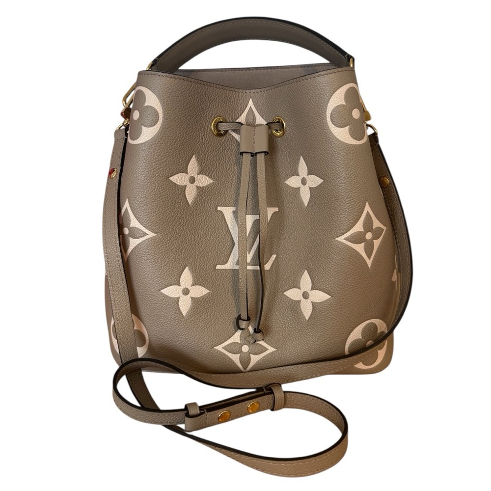 Louis Vuitton Monogram Giant Neonoe - Picture 2 of 9